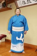 朝乃山に「染め抜き」贈呈　本社、新入幕祝い