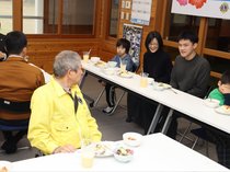 マレーシアの高校生迎え手作り料理で交流　となみセントラルＬＣ