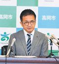 定年特例の適用凍結　出町高岡市長「組織を新陳代謝」