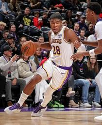 レーカーズの八村塁は１３得点