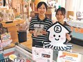 大学生が干物売り場ＰＲ　道の駅ＫＯＫＯくろべ、アイデアで販売増に貢献