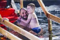 ロシア各地、極寒の沐浴