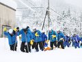 雪害、電力復旧迅速に　魚津で北陸送配電、かんじき履き若手社員訓練