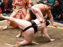 朝乃山、貫禄の勝利　通算４００勝まであと１勝　大相撲初場所４日目
