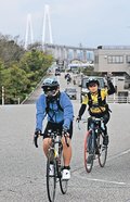 景観・春の味覚堪能　富山湾岸サイクリング、国内外から参加者