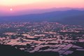 散居村 朝日に染まる　砺波平野