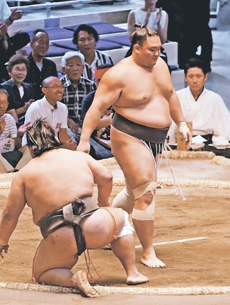 朝乃山、得意の右差し快勝「あと一番しっかり集中」　大相撲名古屋場所１１日目