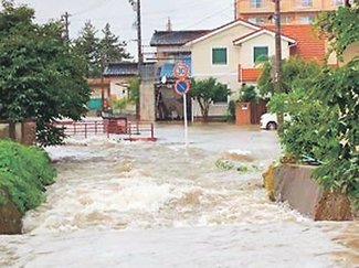 ＜始めよう備えるくらし＞３<br />ハザードマップと天気予報／大雨シーズンは情報活用を
