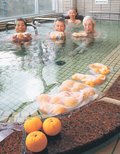 庄川ゆず浮かべ「いい香り」　砺波の３福祉センターで「ゆず湯」