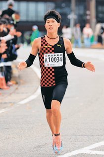 県勢トップで男子３位の石川、自己新に「驚き」　富山マラソン