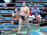 花道を歩く朝乃山