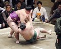 朝乃山、佐田の海突き落とし２勝目　初場所７日目