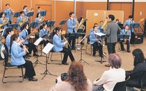 演奏・ダンスでにぎわい　新湊高生が「春湊フェス」を企画運営