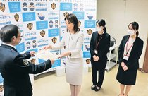 特殊詐欺被害、同日２件防ぐ　北陸銀行滑川支店と行員に感謝状