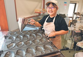 ＜私の相棒＞１０　ブリの焼き型<br />「たい焼き処むげん」店主・松木基子さん（４７）氷見市