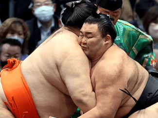 朝乃山、白星発進　大相撲春場所初日