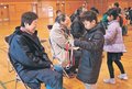 学校行事協力に感謝　朝日小児童（富山）、住民をもてなす