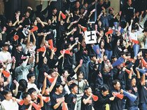 大声援、市民一丸で選手を後押し　春中ハンドで氷見西條男子連覇、復興に弾み