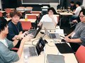 富山の課題をＡＩで解決　射水市若手職員ら企画、エンジニアとアプリ開発