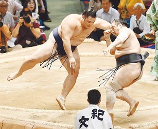 朝乃山３連勝　大相撲名古屋場所