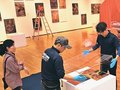 展示位置入念チェック　県美術館、石岡瑛子展１９日開幕