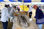 アユの塩焼きの販売も人気を集めた