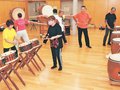 ４０周年の舞台へ練習　越中大島太鼓振興会、２６年９月演奏会