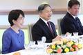 陛下、首相らと昼食会