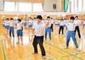 キレキレの木遣り踊り見て！　南砺・井波中生、２６日の町流しへ練習