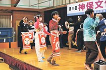 伝統の「やんさ踊り」披露　富山の神保地区文化祭、児童ら輪になって