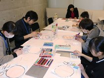 塗り絵でモザイク画制作、ギネス世界記録目指す　黒部・コラーレ開館３０周年記念