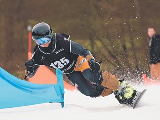 ＜ＧＯミラノ２０２６＞五輪初出場目指し全力　スノボ女子アルペン・越坂（滑川出身）保育士と両立