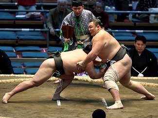 朝乃山、無傷の３連勝　大相撲春場所５日目