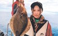 釣果はいけん<br />ソウハチカレイ体長４５センチ　長谷川楓さん（２３）富山市