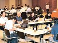 多用途の可能性示す　県庁舎本館巡り官民対話