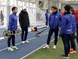 トレーニングに励む選手