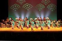 １４団体２００人が民謡華やかに　新春民謡の祭典