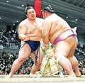 朝乃山、初白星　琴勇輝を押し出す 