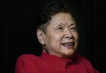 地べたはう「芋虫」たちが人類を救う　「態変」新作パフォーマンスで問うＡＩとの未来