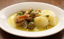 小バイ貝とオリーブの蒸し煮