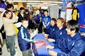 感激！あこがれの選手と握手　カターレ富山サイン会