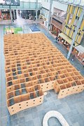 「ダンボールめいろ」１日からお目見え　富山・グランドプラザ