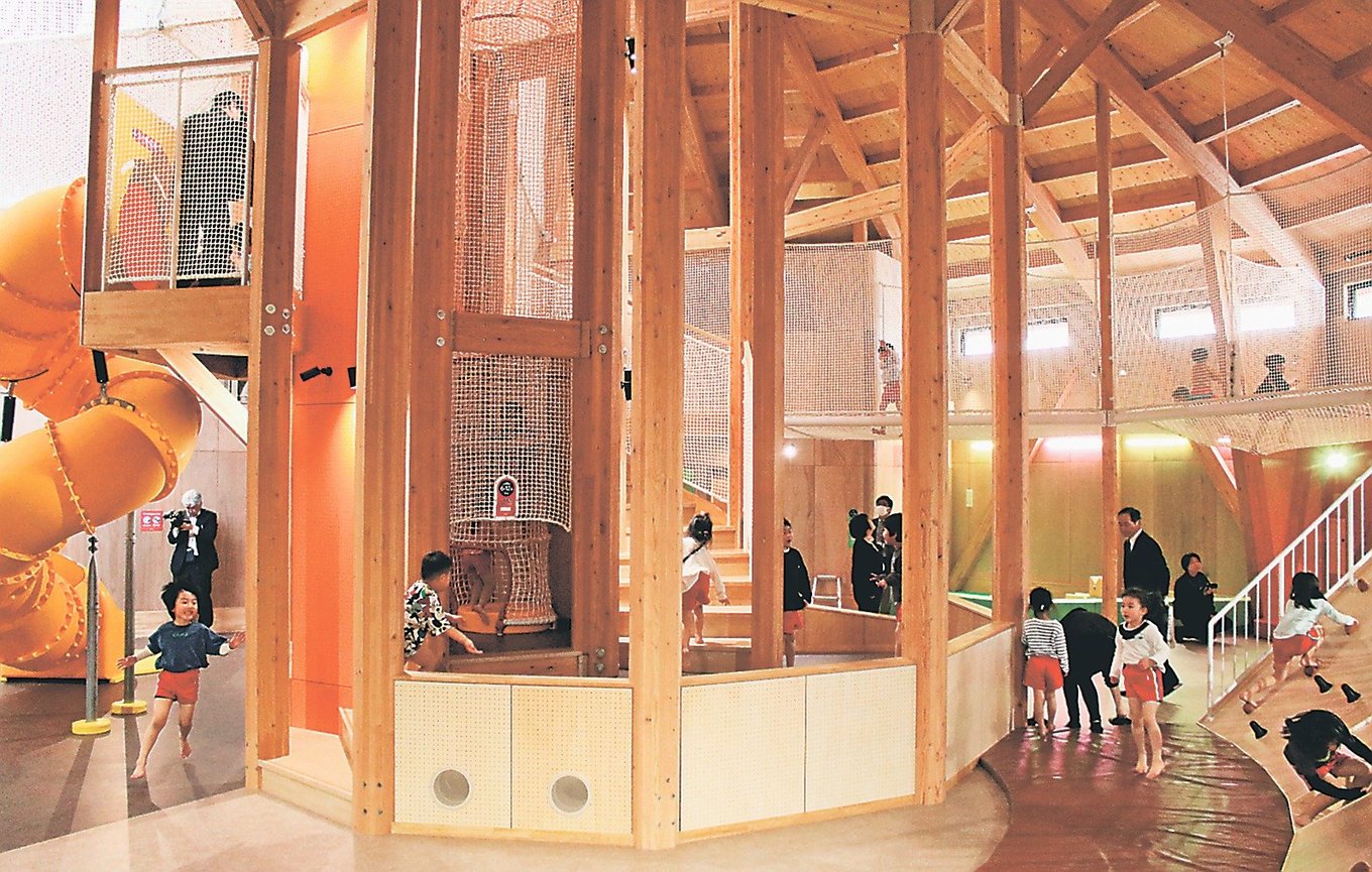 アイタウン射水内に公園整備、24日から一般開放 インクルーシブ遊具も設置|北日本新聞webunプラス