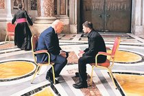 米ウクライナ首脳、教皇葬儀前に会談　対ロシア和平へ「生産的」