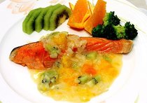 タラのムニエル　ミカンソース添え