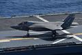 米英戦闘機、海自護衛艦に着艦