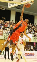 今季開幕戦飾れず　富山グラウジーズ