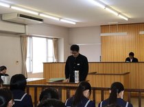 裁判の流れや司法に理解　高岡・戸出中生徒が模擬裁判に挑戦