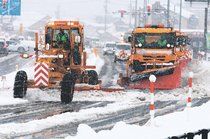 県東部中心 断続的雪、交通機関に乱れ　３日昼前にかけ大雪の予想