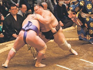 朝乃山「おかえりの声うれしい」黒星でも前向き　大相撲初場所初日